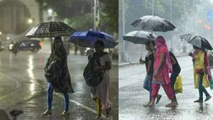 அடுத்த 2 மணி நேரம்.. விடாமல் வெளுத்து வாங்கப் போகுது மழை.. 11 மாவட்டங்களுக்கு பறந்த அலர்ட்