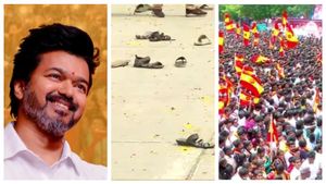 ஸ்தம்பித்த திருச்சி.. விஜயை காண குவிந்த தொண்டர்கள்.. காணும் இடமெல்லாம் சிதறிக்கிடந்த காலணிகள்