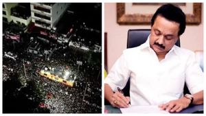 கரூர் தவெக கூட்ட நெரிசலில் உயிரிழந்தவர்களுக்கு ரூ.10 லட்சம் நிவாரணம் – தமிழ்நாடு அரசு அறிவிப்பு