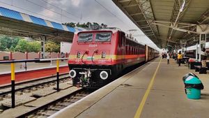 குருவாயூர்- சென்னை  எக்ஸ்பிரஸ் ரயில் உள்பட பல ரயில்கள் மாற்றுப்பாதையில் இயக்கம்.. தெற்கு ரயில்வே 