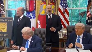 H-1B visa ரூல்ஸ் மாற்றம்.. அமெரிக்க வாழ் இந்தியர்களுக்கும் பெரிய சிக்கல்.. டிரம்ப் முடிவின் பின்னணி