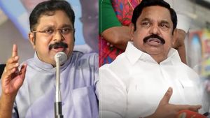 மதுரை விமான நிலையத்துக்கு தேவர் பெயரா? பற்ற வைத்த எடப்பாடி.. பாய்ந்து வந்த டிடிவி தினகரன் 