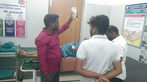 கரூர் அரசு மருத்துவமனையை தயார் நிலையில் வைக்க  ஸ்டாலின் உத்தரவு.. விரைந்த கலெக்டர், அமைச்சர்கள்