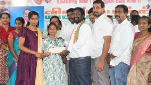 சொந்த செலவில் கல்வி நிதியுதவி.. குமரியில் விஜய் வசந்த் எம்பி செய்த மாஸ் சம்பவம்!