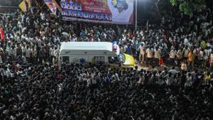 கரூர் சம்பவ வழக்கு.. நீதிபதி பற்றி அவதூறு பரப்பிய தவெக தொண்டர்கள் 4 பேர் அதிரடி கைது!