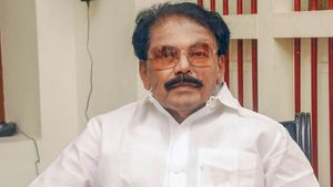  புயல், பருவமழையை எதிர்கொள்ள தயார்.. முன்னெச்சரிக்கை நடவடிக்கைகள் பற்றி அமைச்சர் KKSSR ராமச்சந்திரன்