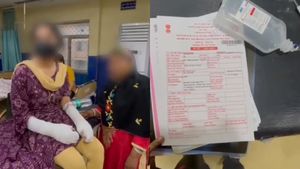 டெல்லி ஆசிட் கேஸில் ட்விஸ்ட்! மாணவி தந்தையால் பலாத்காரம் செய்யப்பட்ட பெண்ணின் கணவர் பழிவாங்கினாரா?
