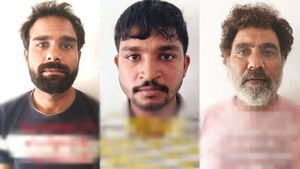 கோவையில் விபூதி கலந்த தண்ணீரை தீர்த்தம் போல தெளித்ததும்.. மாயமான தங்கம்.. ட்விஸ்ட் தந்த கும்பல்