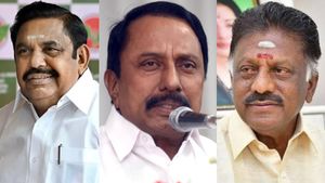 மதுரை டூ பசும்பொன்.. ஒரே காரில் ஓபிஎஸ் - செங்கோட்டையன் பயணம்.. ஷாக்கில் எடப்பாடி! 