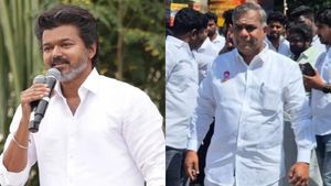 விஜய் 4 மணிநேரம்தான் தாமதம்! ஆனால்..! மதியழகனையும் கோர்த்துவிட்ட புஸ்ஸி ஆனந்த்