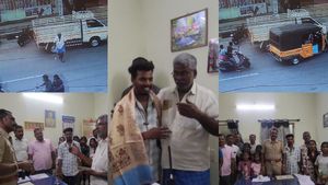 தாராபுரத்தில் தங்கம் வாங்க நகைக்கடைக்குள் நுழைந்த தங்கவேலு.. திருப்பூரில் அசத்தலான சம்பவத்தை பாருங்க