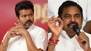 அக்.13ல் கரூர் செல்கிறாரா விஜய்? எடப்பாடி பழனிசாமித்தான் சொல்றாருன்னா நம்பிடுறதா? பிரபலம் நச்!