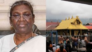 Sabarimala: கேரளா சென்ற ஜனாதிபதி திரௌபதி முர்மு.. சபரிமலை கோயிலில் சாமி தரிசனம் செய்தார்! 