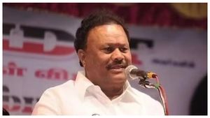 என்னது மோடி உபி முதல்வராக இருந்தாரா.. உளறி கொட்டிய திண்டுக்கல் சீனிவாசன்.. ஷாக்கான நயினார்