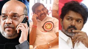 விஜயிடம் பேசுங்கள்.. எடப்பாடிக்கு போனை போட்ட அமித் ஷா.. டெல்லியில் எடுக்கப்பட்ட மேஜர் முடிவு! என்ன? 