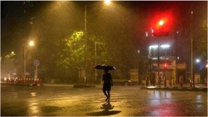 பட்டாசாய் வெடித்த பருவமழை.. தொடக்கமே அமர்க்களம்! தமிழகத்தில் இயல்பை விட கூடுதலாக மழை பதிவு