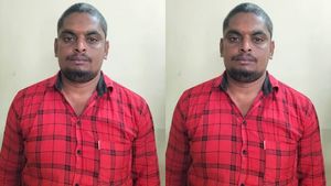 கரூர் கோயிலில் குறி சொல்லும் சக்திவேல்.. திருச்சி பெண்ணால் கிடைத்த பல லட்சம்.. என்ன நடந்தது?