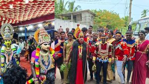 Kulasai Dasara: குலசை தசரா கலைநிகழ்ச்சிகளுடன் கோலாகலம்.. நாளை சூரசம்ஹாரம்! குவிய தொடங்கிய பக்தர்கள்