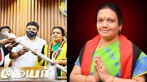 மதுரையை மிரள வைத்த ஊழல்.. கண் சிவந்த ஸ்டாலின்! மேயர் பதவியை துறந்த இந்திராணி! அடுத்தது யார்?
