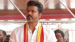 ஆத்துல ஒரு கால்.. சேத்துல ஒரு கால்! ஏக குழப்பத்தில் விஜய்! நிர்வாகிகளை வைத்தே நிர்வாக குழு எதற்காக?