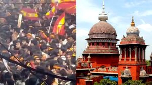 ரோடு ஷோ நடத்த அனுமதி வழங்கவே கூடாது.. மீறினால் கட்சி தலைவரை கைது செய்யவேண்டும்.. ஐகோர்ட்டில் வழக்கு!