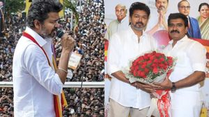 விஜய் கரூர் பிரச்சார வீடியோக்களை கொடுங்க.. சிடிஆர் நிர்மல்குமாருக்கு போலீசார் நோட்டீஸ்!