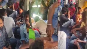 வெயில்ல கூட போகலாம்.. ரயில்ல போக முடியலை! பயணிகளை திணற வைக்கும் வடக்கு நண்பர்கள்! ரயில் பரிதாபங்கள்