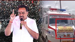 பிணம் ஏற்றிய ஆம்புலன்ஸில் ஸ்டிக்கர் ஒட்டிய திமுக.. சிபிஐ விசாரணை வேண்டும்! கரூர் விஜயபாஸ்கர் கறார்