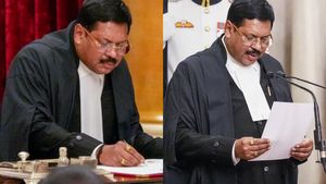 பி.ஆர் கவாய் மீது காலணி வீச முயன்ற சம்பவம்! வழக்கறிஞர் மீது கிரிமினல் வழக்கு! விசாரணை தேதி அறிவிப்பு