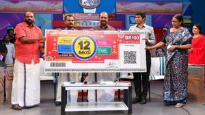 Pooja Bumper Lottery:பூஜா பம்பர் லாட்டரி வந்தாச்சு..கேரளாவில் கோடி கோடியாக கொட்டப்போகும் அதிர்ஷ்டசாலி!குலுக்கல் எப்போது 
