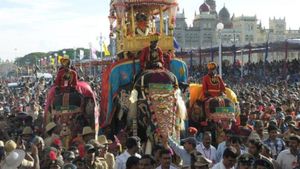 மைசூர் தசரா விழாவில் இன்று ‛ஜம்பு சவாரி’.. 750 கிலோ தங்க அம்பாரியை சுமந்து செல்லும் யானை