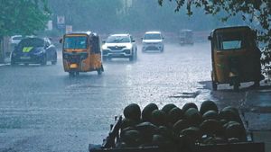 சென்னையில் மொத்தமாக மாறிய வானிலை.. காலையிலேயே சாரல் மழை! 10 மணி வரை அலர்ட்!