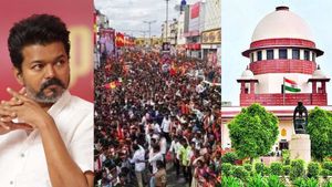 விஜய்க்கு தலைமை பண்பு இல்லை என்பதா? உடனே அந்த கருத்தை நீக்குங்க.. உச்ச நீதிமன்றம் கதவை தட்டிய தவெக