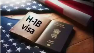 இந்திய கல்வியாளர்களுக்கு ஆப்பு வைக்கும் அமெரிக்கா! H-1B விசாவில் வரும் புதிய மாற்றம்!