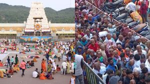 புரட்டாசி கடைசி நாள்! திருப்பதியில் குவிந்த பக்தர்கள்! ஏழுமலையானை தரிசிக்க இத்தனை கூட்டமா?