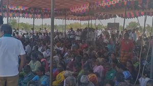 திருப்பூர் மாநகராட்சியுடன் மல்லுக்கட்டும் சின்ன சிறிய கிராமம்.. மாடுகளுடன் மிரள வைத்த மக்கள் 