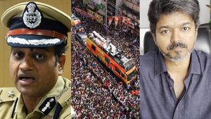 நேர்மைக்கு பெயர் பெற்றவர்..  தவெக கூட்ட நெரிசல் வழக்கை விசாரிக்கும் SIT தலைவர்  அஸ்ரா கார்க் யார்?
