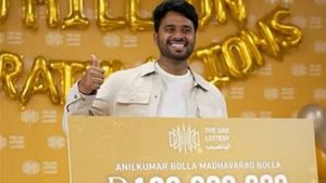  ரூ.226 கோடி.. லாட்டரியில் கொட்டிய அதிர்ஷ்டம்! கேரள அனில் குமாருக்கு கையும் ஓடல காலும் ஓடல!
