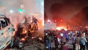 Delhi blast: உயர் பாதுகாப்பு அடுக்கில் உள்ள டெல்லி செங்கோட்டை பகுதியிலேயே நடந்த கோர சம்பவம்! எப்படி?