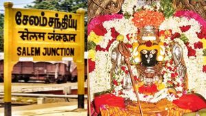 சேலம் கோட்டை மாரியம்மன் கோவிலில் அதிர்ச்சி! தானமாக தந்த காளை, கன்றுக்குட்டியை காணோமே: இந்து முன்னணி