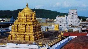 திருப்பதி ஏழுமலையான் கோயிலில் ஏன் இத்தனை கூட்டம்? பக்தர்கள் கடும் அவதி!