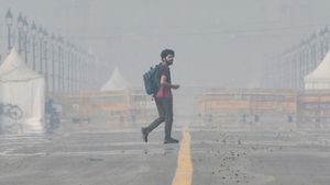 டெல்லியில் மோசமடையும் நிலைமை.. காற்று மாசு தீவிரம்! மூச்சு திணறலால் மக்கள் பாதிப்பு