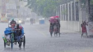  Heavy Rain: கனமழை பிச்சு உதறும்.. தென் மாவட்ட மக்களே உஷாரா இருங்க.. 8 மாவட்டங்களுக்கு பறந்தது அலர்ட்