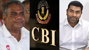 கரூர் கூட்ட நெரிசல் சம்பவம்.. இறுகும் பிடி.. புஸ்சி ஆனந்த், ஆதவ் அர்ஜுனாவிடம் சிபிஐ தீவிர விசாரணை 