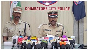அப்பார்ட்மென்ட் டார்கெட்.. ஆட்டோ பயணம்.. கோவை அடுக்குமாடி குடியிருப்பு கொள்ளை பின்னணி
