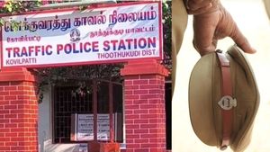 சப் இன்ஸ்பெக்டருடன் நெருக்கம்.. அந்தரங்க வீடியோ எடுத்து மிரட்டிய பெண் போலீஸ்.. மனைவி பகீர்