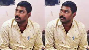 தேவாரம் ஆபீஸில் விறுவிறுன்னு வந்த ஆபீசர்ஸ்.. அப்படியே உறைந்து போன தேனி அரசு ஊழியர்