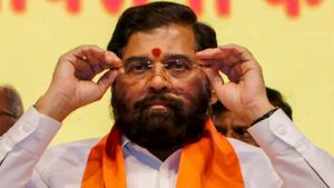 பாஜக முதல்வர் பதவி பறிபோகிறது? மகாராஷ்டிராவில் ஆட்சி காலி? உச்சத்திற்கு போகும் அரசியல் குழப்பம்! 