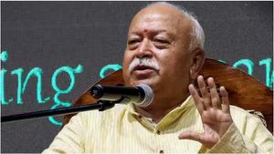 52 ஆண்டுகளாக தேசிய கொடிக்கு பதில்.. காவி கொடி ஏற்றியது ஏன்? ஆர்எஸ்எஸ் தலைவர் விளக்கம்