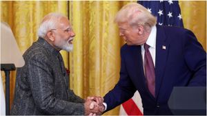 பாகிஸ்தானுக்கு 19%.. இந்தியாவுக்கு மட்டும் 50% வரியா? மோடி-டிரம்ப் நட்பு எங்கே போச்சு? -ரகுராம்ராஜன்